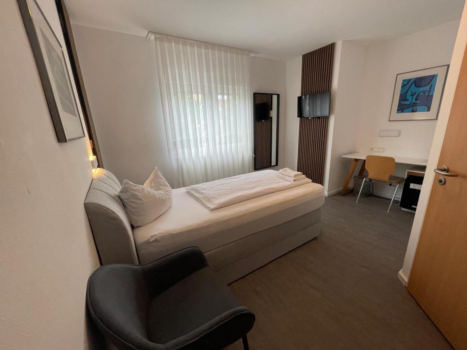 Hotel Loewen Kusterdingen エクステリア 写真