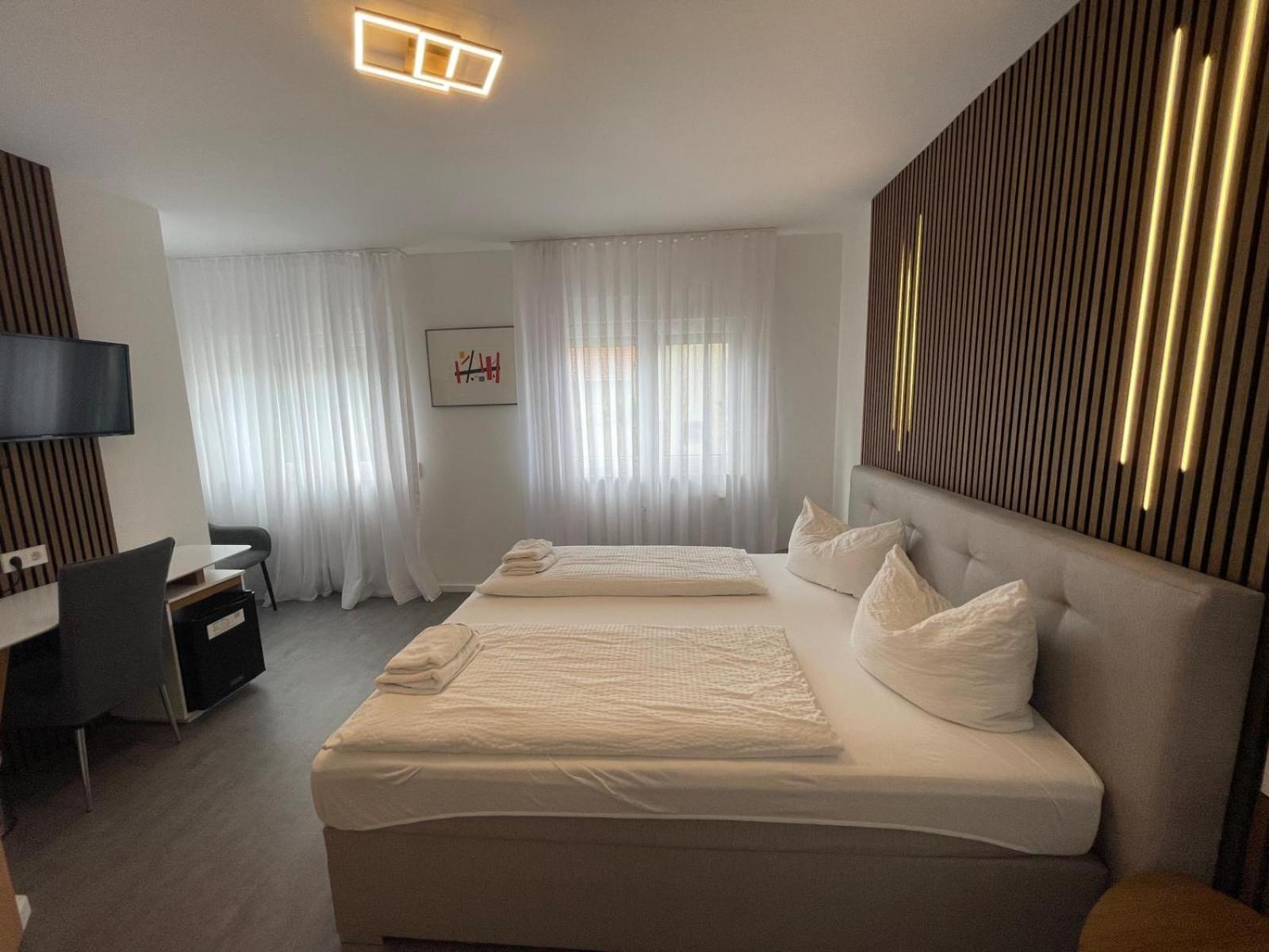 Hotel Loewen Kusterdingen エクステリア 写真