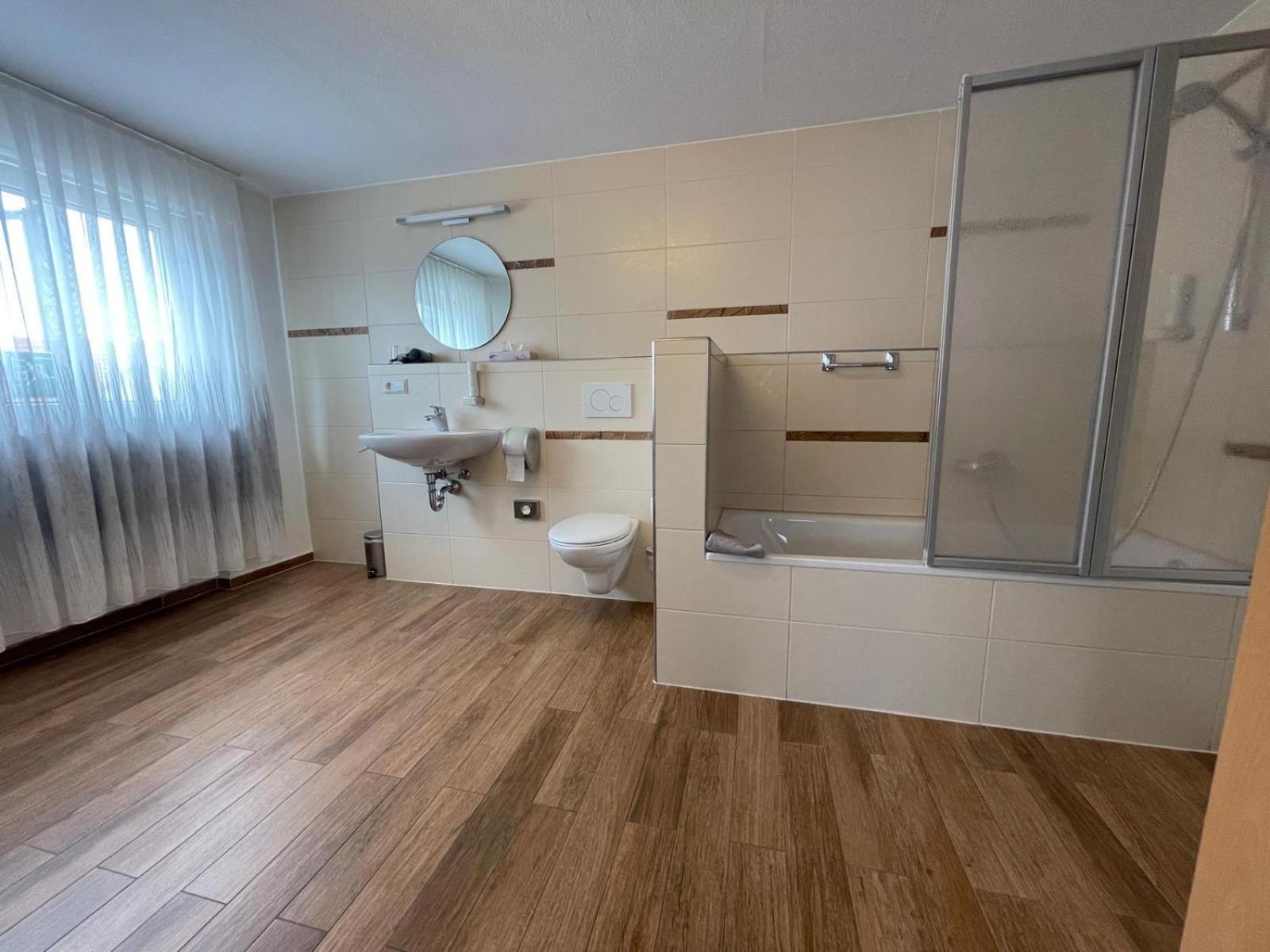 Hotel Loewen Kusterdingen エクステリア 写真